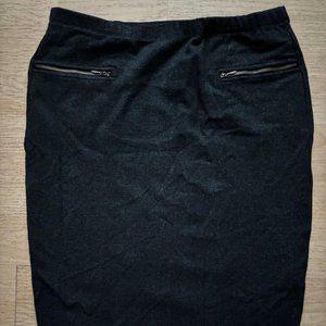 Max Studio Dark Gray Knee Length Skirt with Front Zipper Pockets
